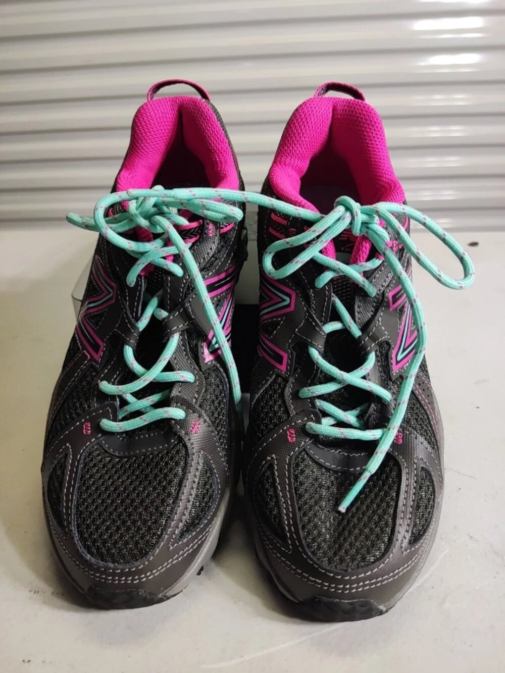 New Balance Trail 573 Women's Athletic Shoes Size 8 Gray Pink